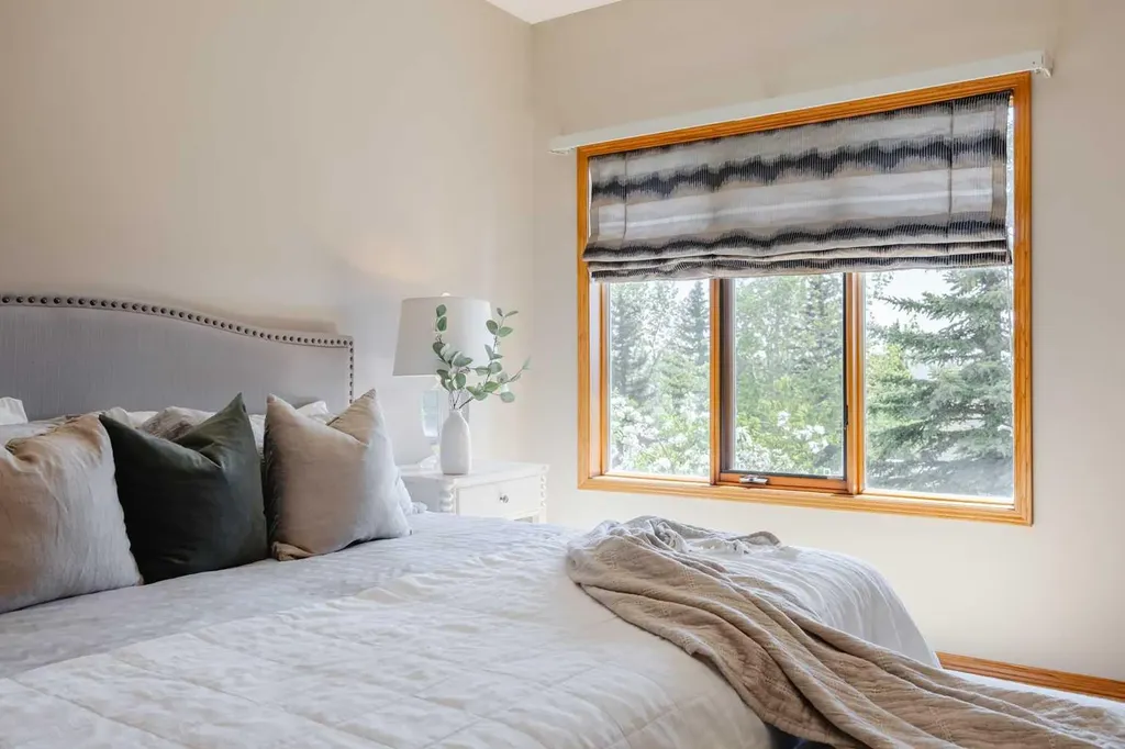 121 Scenic View Bay NW Calgary AB T3L 1Z7