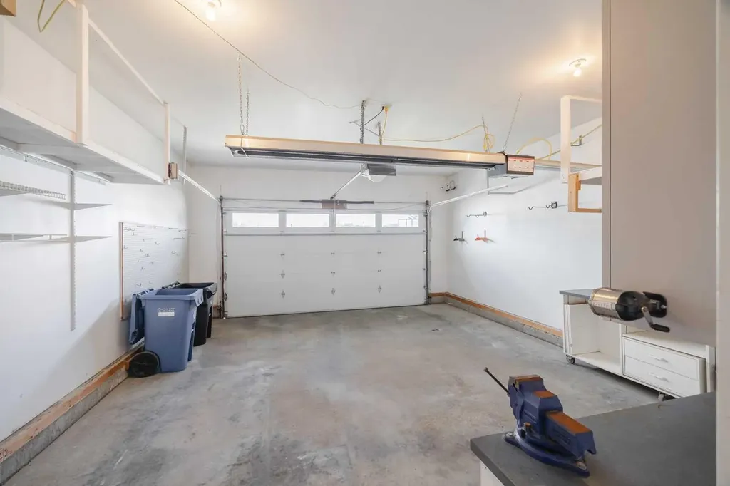 121 Scenic View Bay NW Calgary AB T3L 1Z7