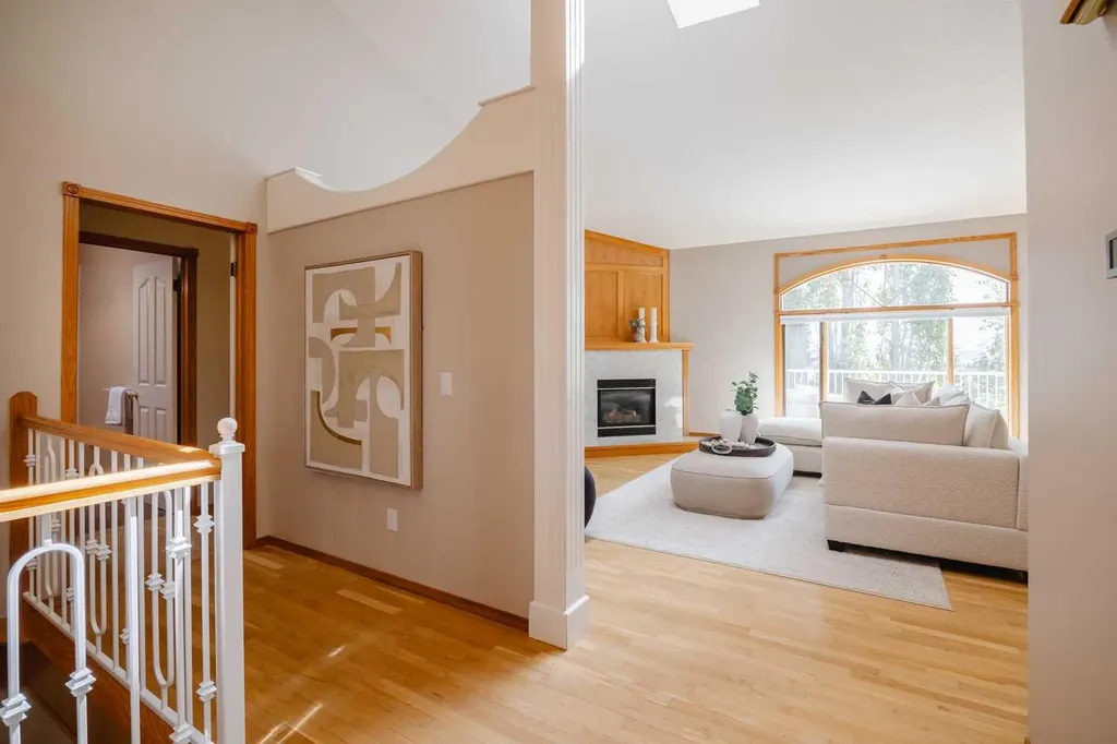121 Scenic View Bay NW Calgary AB T3L 1Z7