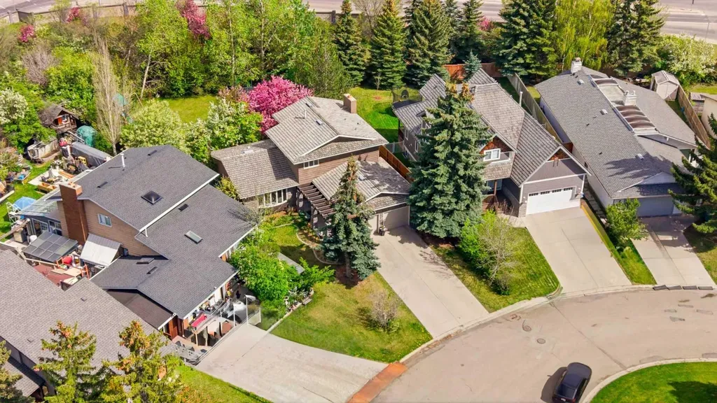 36 Varsity Estates Court NW Calgary AB T3B 5B1
