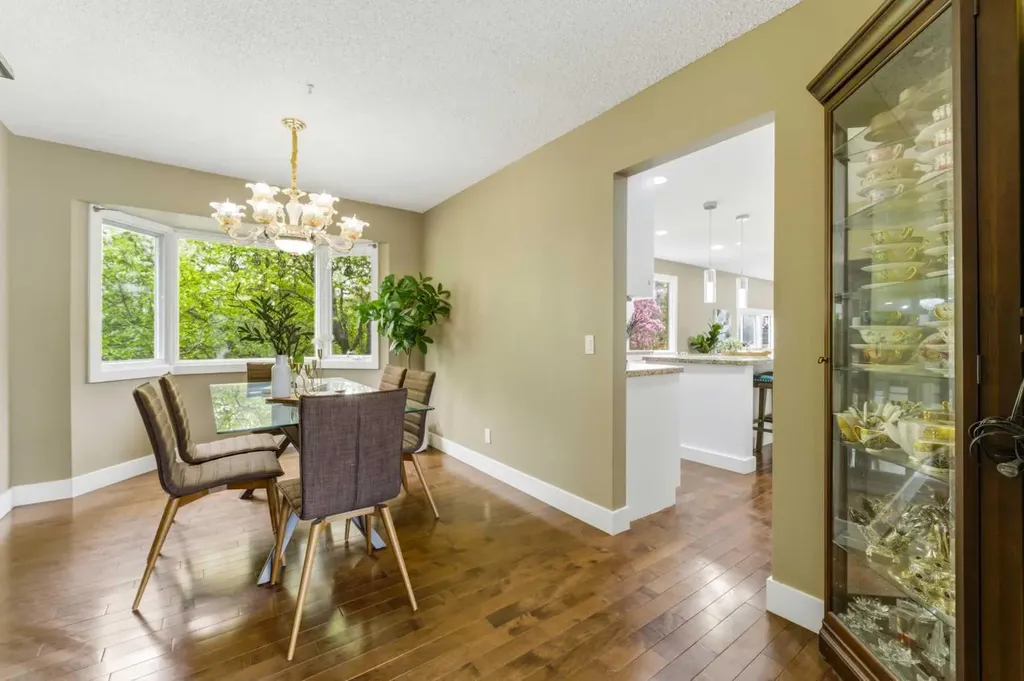 36 Varsity Estates Court NW Calgary AB T3B 5B1