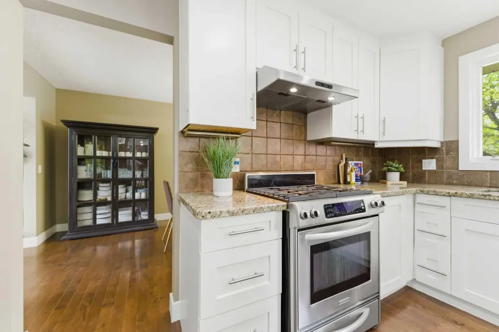36 Varsity Estates Court NW Calgary AB T3B 5B1