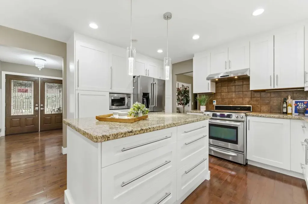 36 Varsity Estates Court NW Calgary AB T3B 5B1