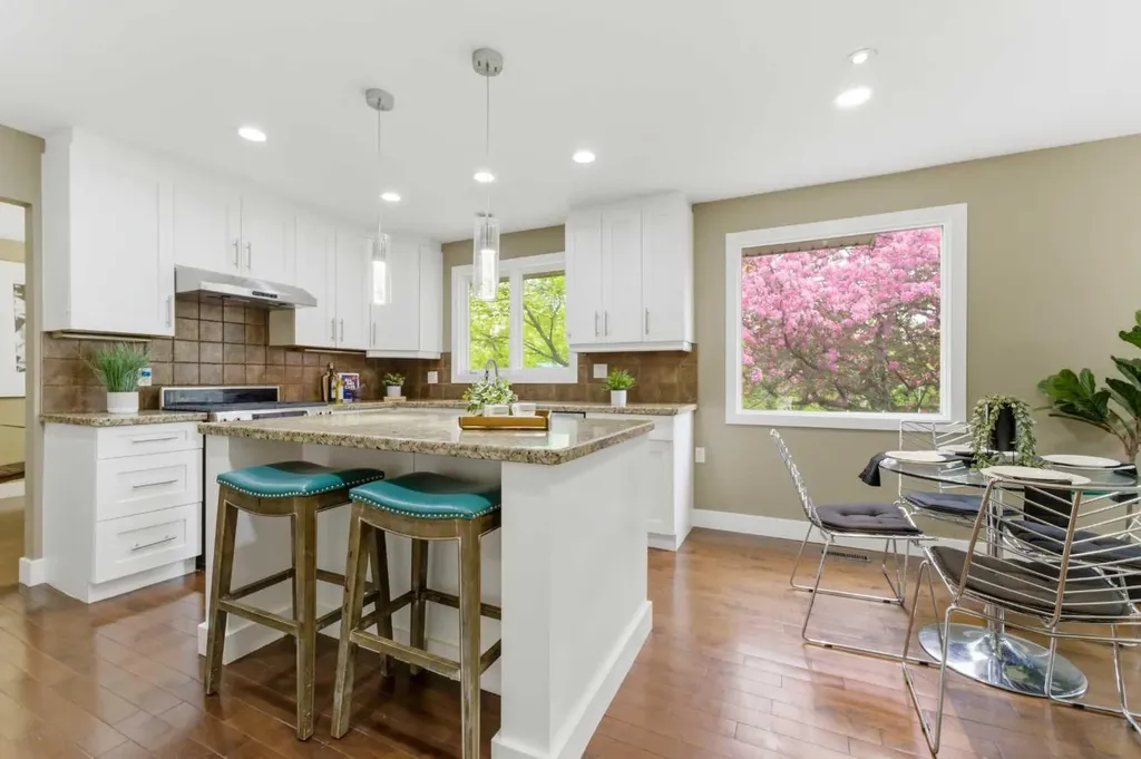 36 Varsity Estates Court NW Calgary AB T3B 5B1