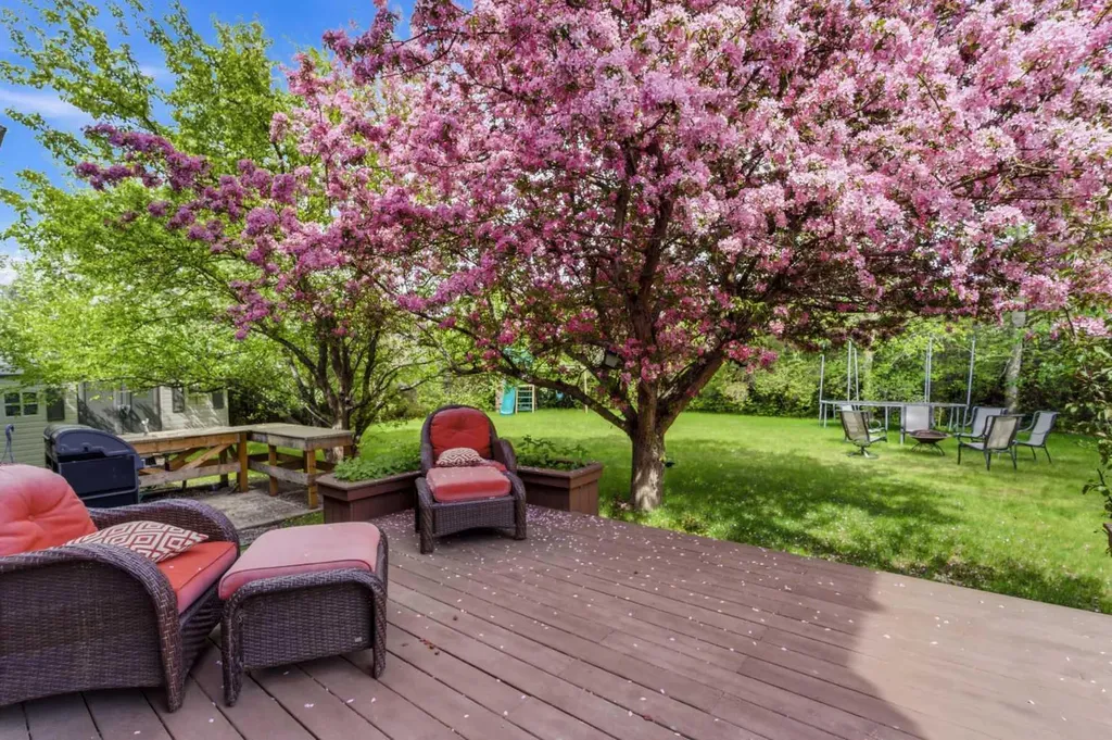 36 Varsity Estates Court NW Calgary AB T3B 5B1