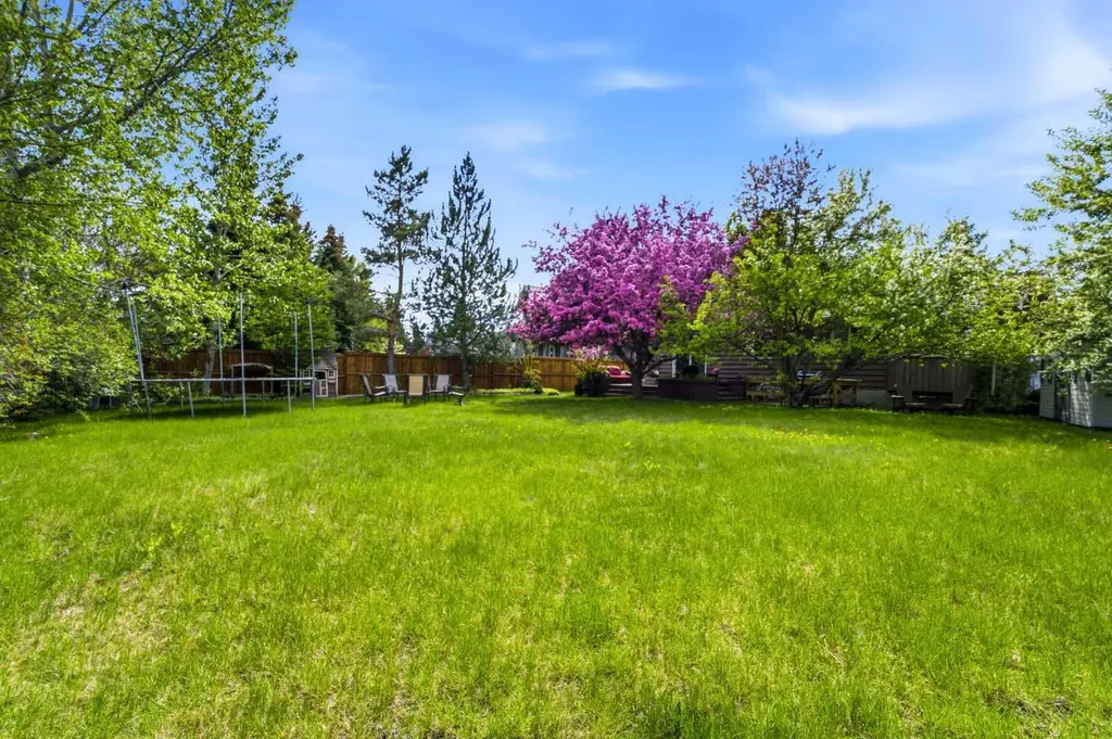 36 Varsity Estates Court NW Calgary AB T3B 5B1