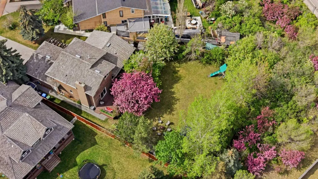 36 Varsity Estates Court NW Calgary AB T3B 5B1