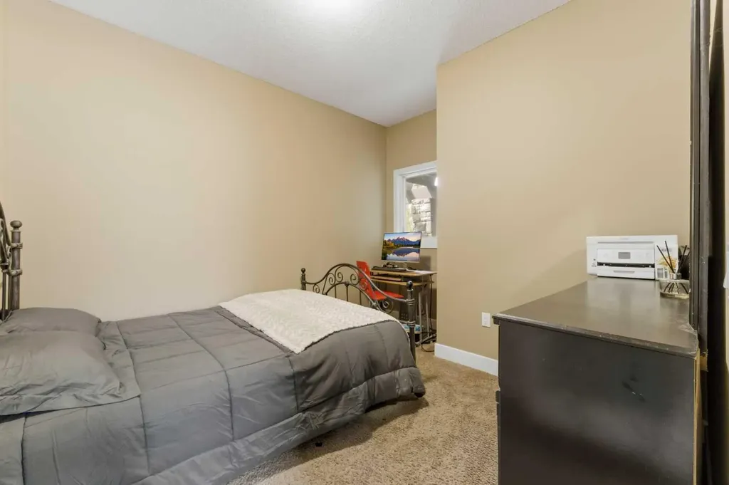 36 Varsity Estates Court NW Calgary AB T3B 5B1