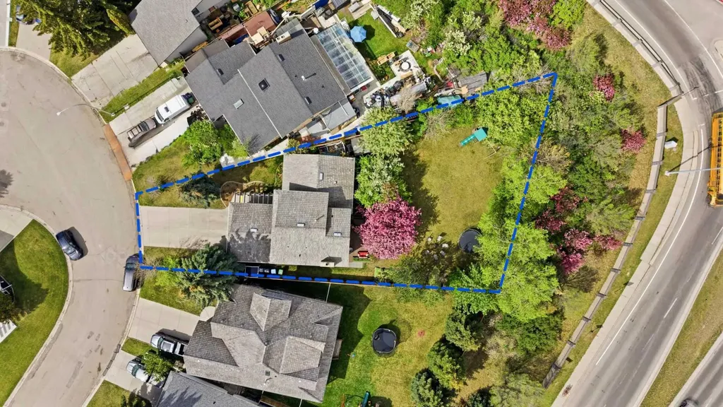 36 Varsity Estates Court NW Calgary AB T3B 5B1
