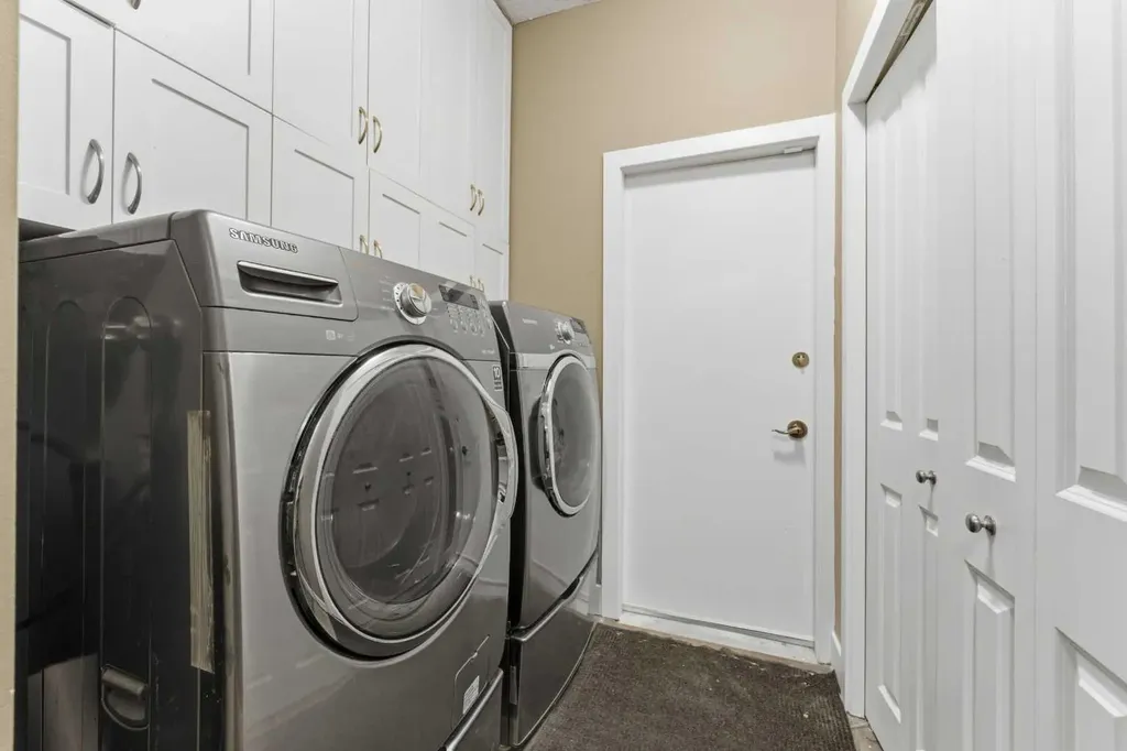 36 Varsity Estates Court NW Calgary AB T3B 5B1