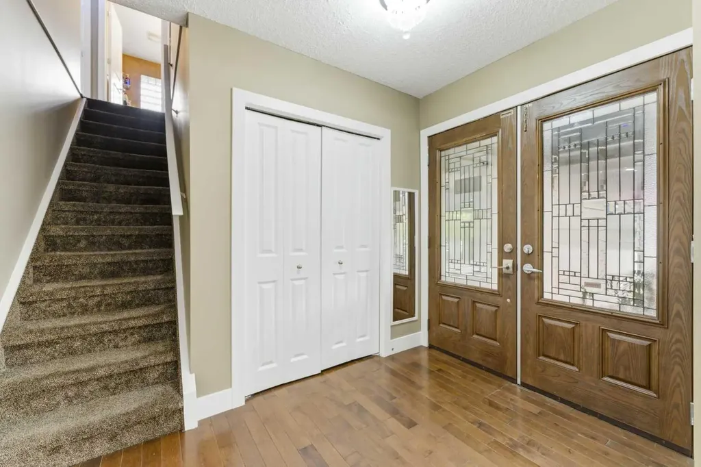36 Varsity Estates Court NW Calgary AB T3B 5B1