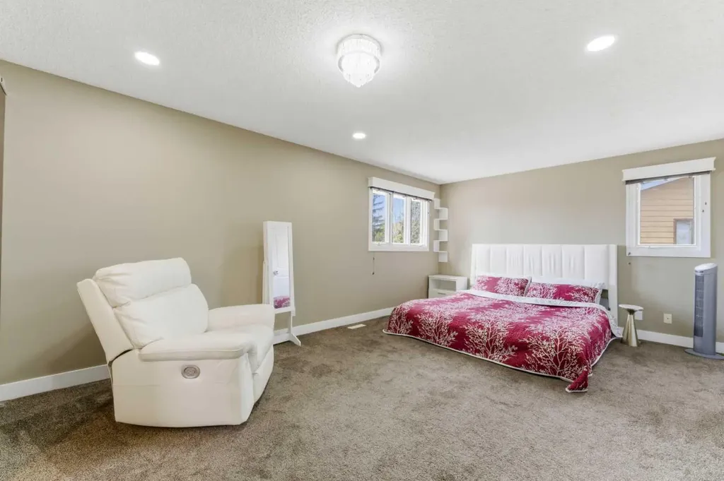 36 Varsity Estates Court NW Calgary AB T3B 5B1