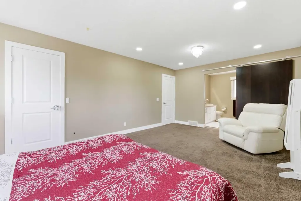 36 Varsity Estates Court NW Calgary AB T3B 5B1