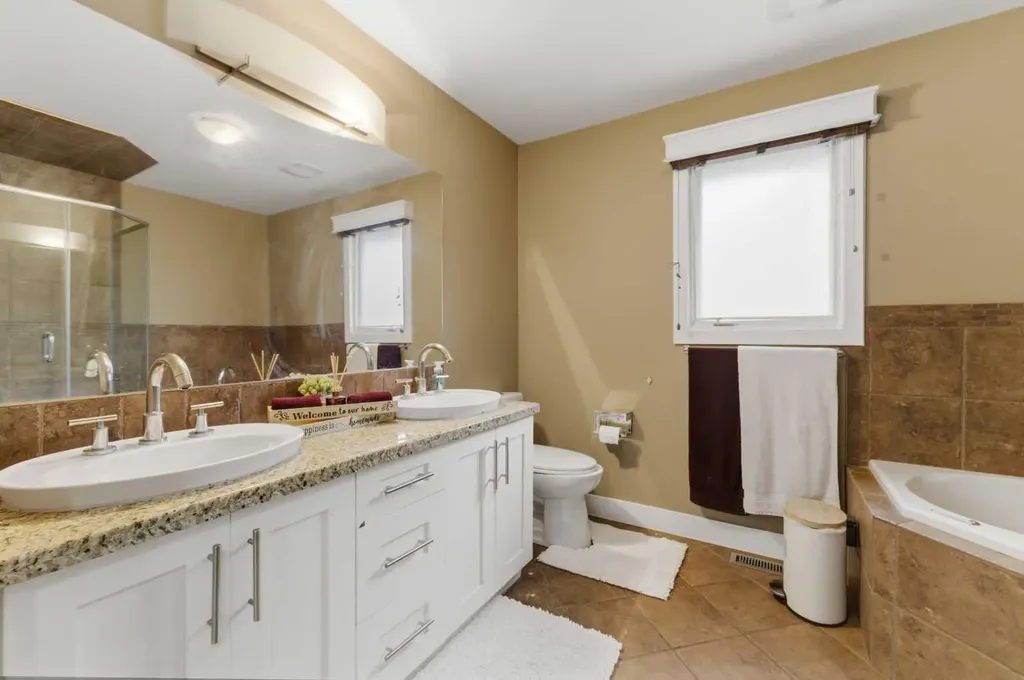 36 Varsity Estates Court NW Calgary AB T3B 5B1