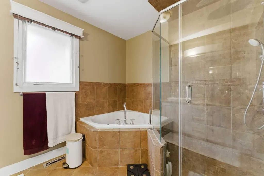 36 Varsity Estates Court NW Calgary AB T3B 5B1