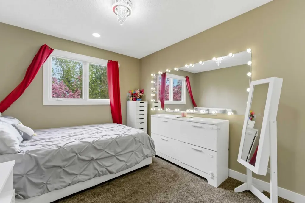 36 Varsity Estates Court NW Calgary AB T3B 5B1