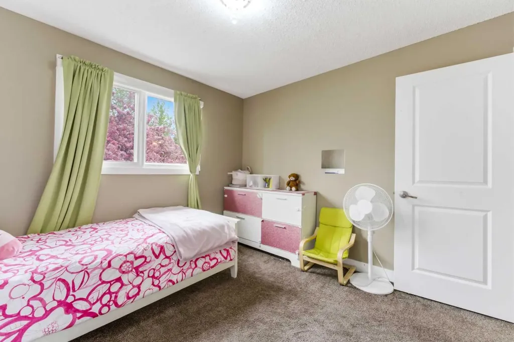 36 Varsity Estates Court NW Calgary AB T3B 5B1