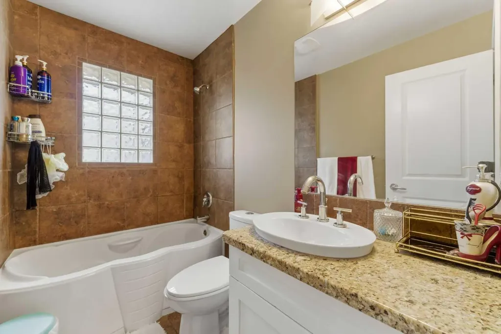 36 Varsity Estates Court NW Calgary AB T3B 5B1