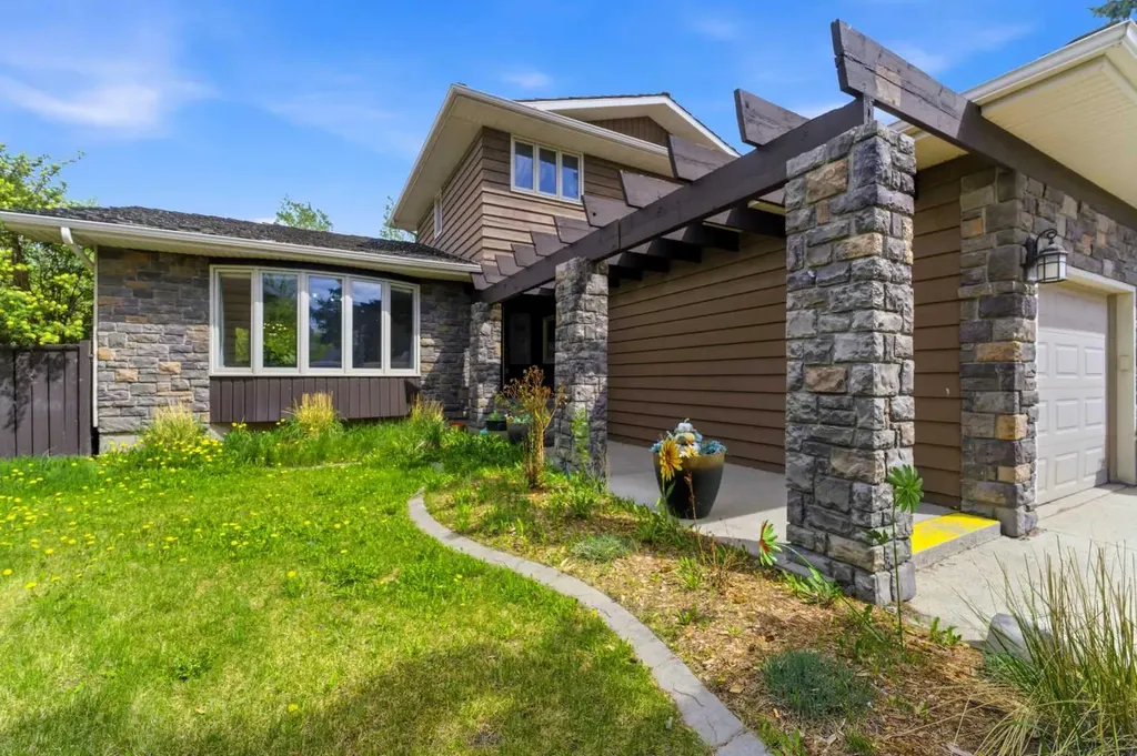 36 Varsity Estates Court NW Calgary AB T3B 5B1