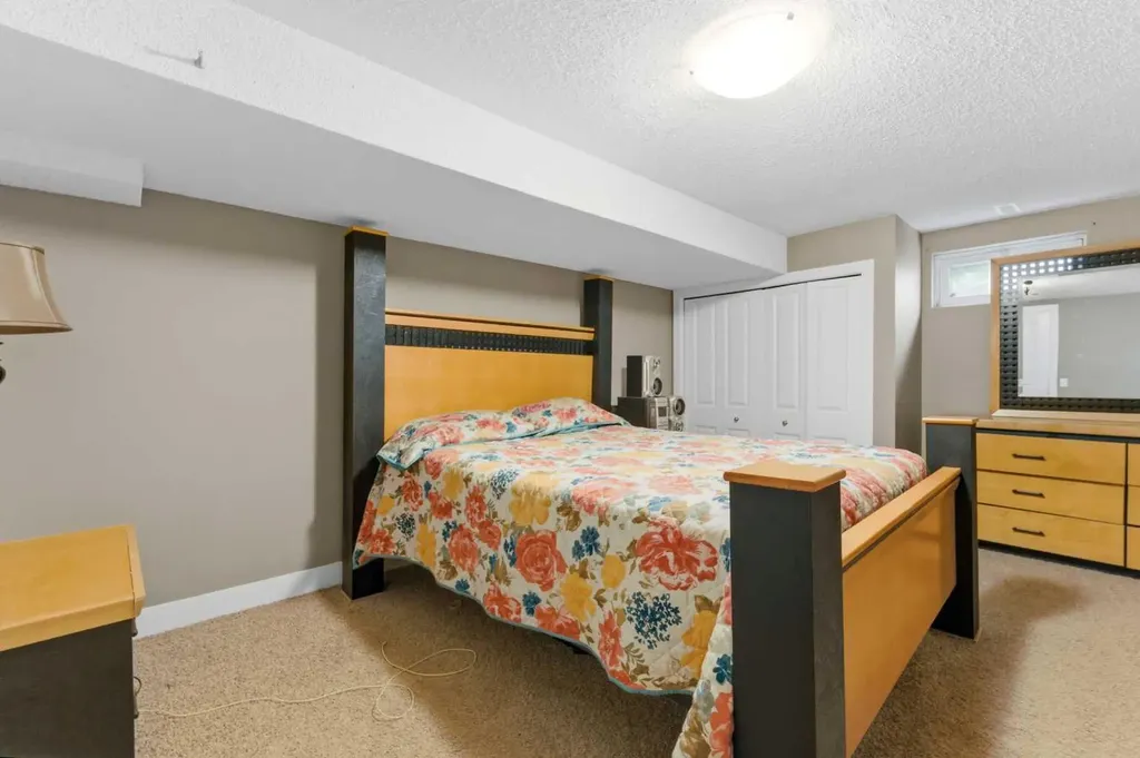 36 Varsity Estates Court NW Calgary AB T3B 5B1