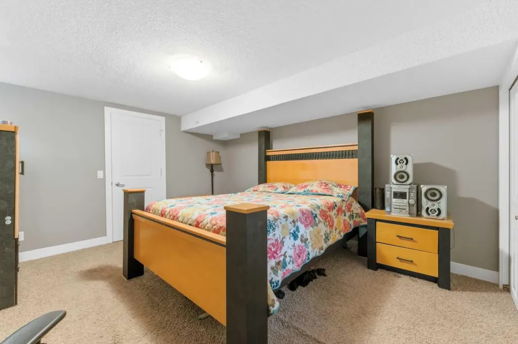 36 Varsity Estates Court NW Calgary AB T3B 5B1