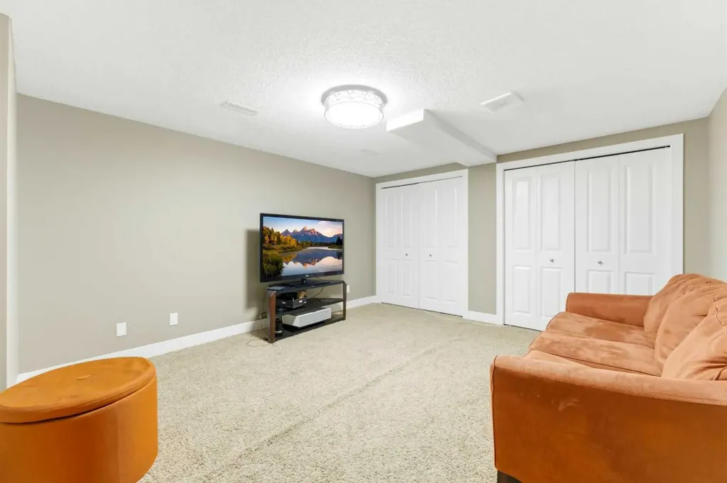 36 Varsity Estates Court NW Calgary AB T3B 5B1