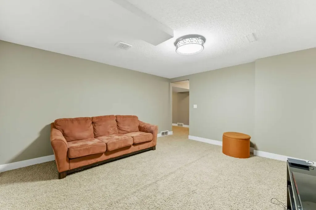 36 Varsity Estates Court NW Calgary AB T3B 5B1