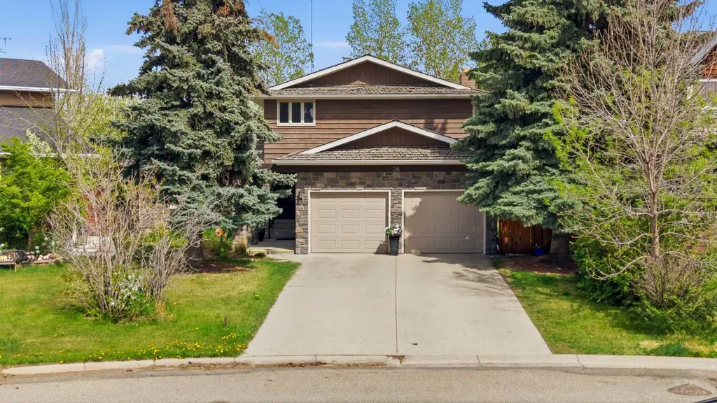 36 Varsity Estates Court NW Calgary AB T3B 5B1
