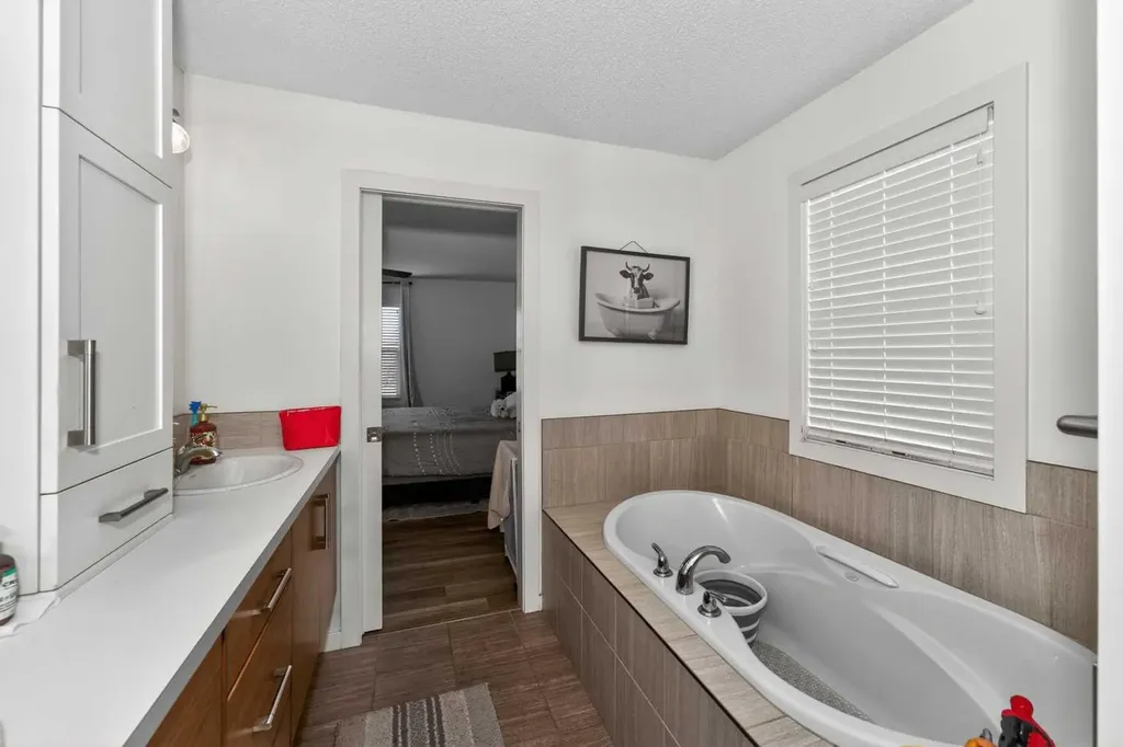 158 Masters Point SE Calgary AB T3M2B5