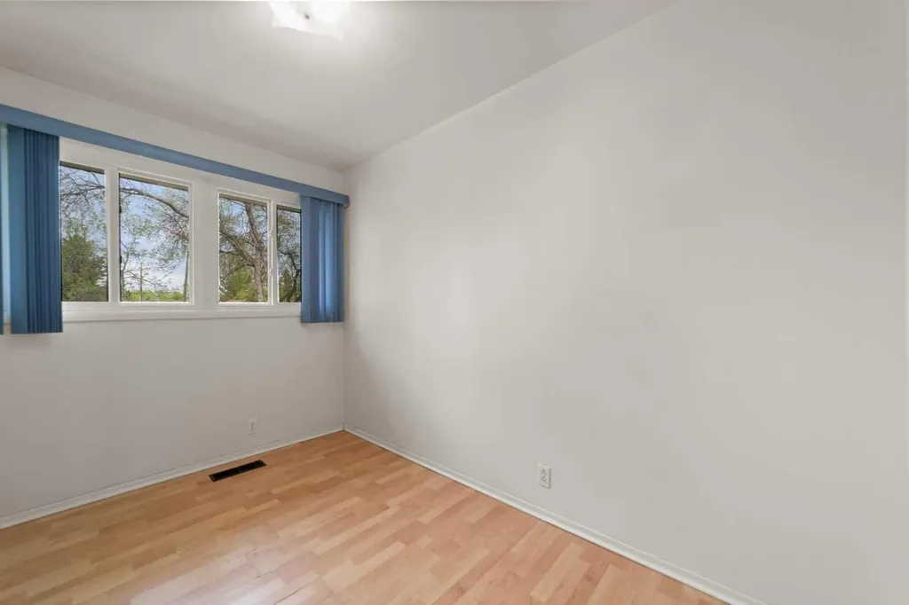 5805 48a Avenue Camrose AB T4V 0L4