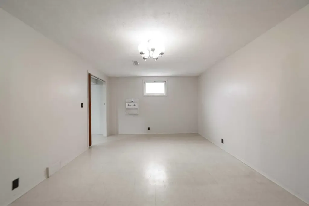 5805 48a Avenue Camrose AB T4V 0L4