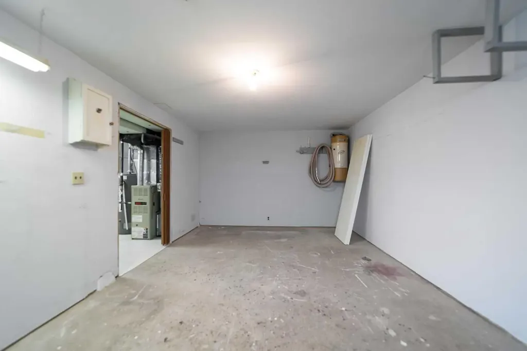 5805 48a Avenue Camrose AB T4V 0L4