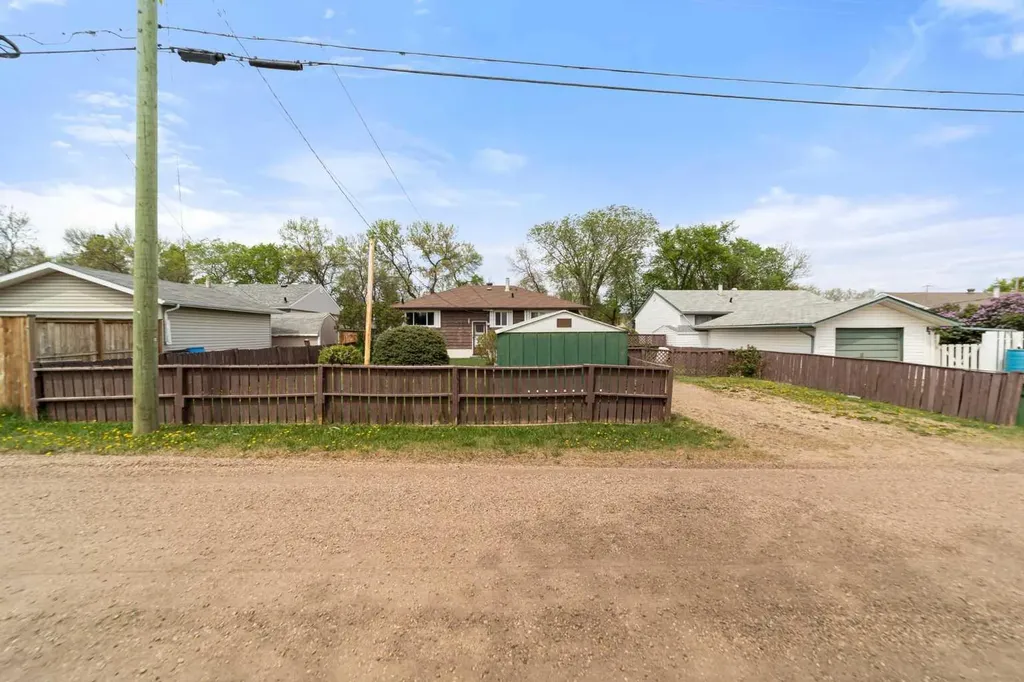 5805 48a Avenue Camrose AB T4V 0L4
