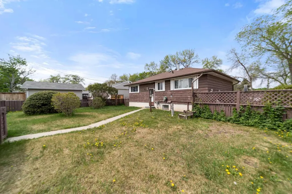 5805 48a Avenue Camrose AB T4V 0L4