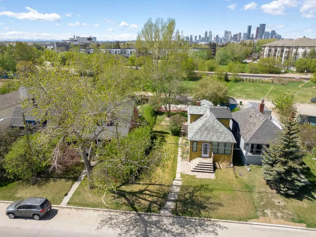 1609 17a Street SE Calgary AB T2G 3W8