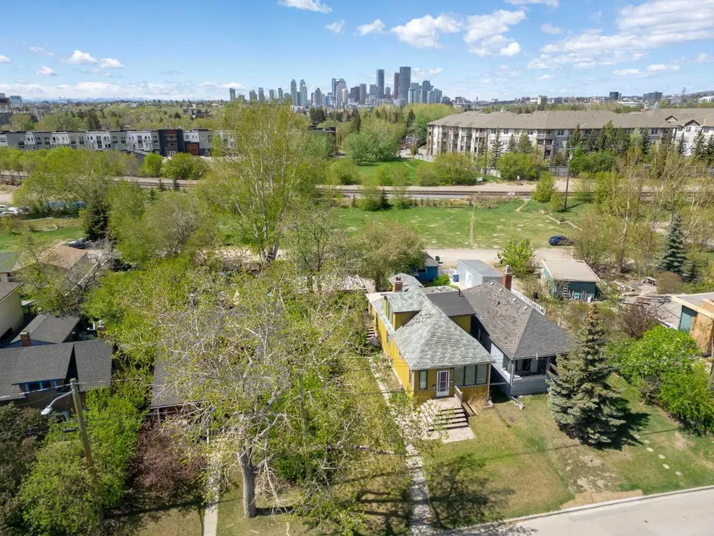 1609 17a Street SE Calgary AB T2G 3W8