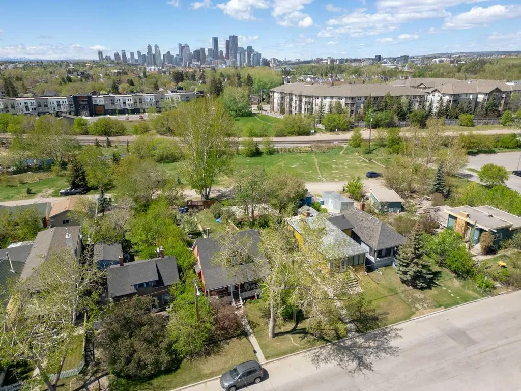 1609 17a Street SE Calgary AB T2G 3W8