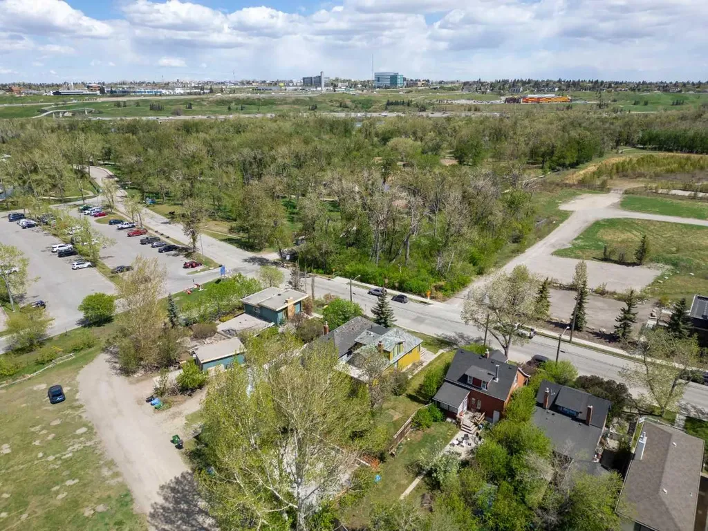 1609 17a Street SE Calgary AB T2G 3W8
