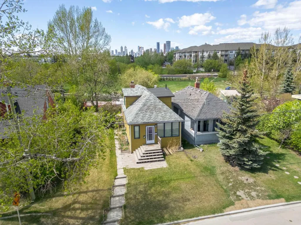 1609 17a Street SE Calgary AB T2G 3W8