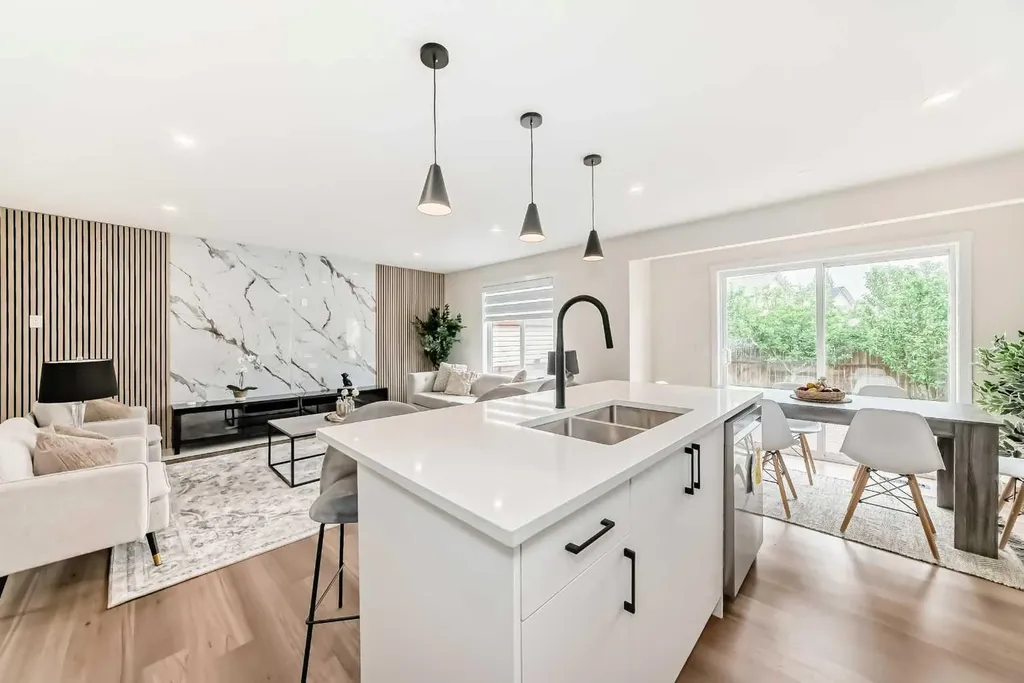 936 Cranston Drive SE Calgary AB T3M 1E3