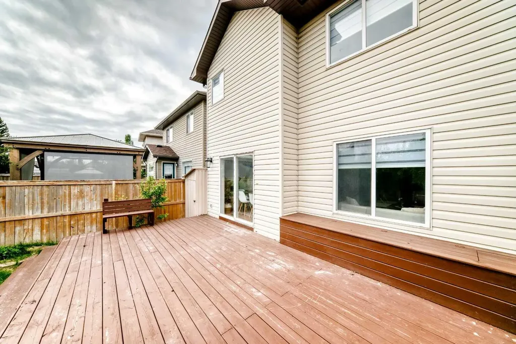 936 Cranston Drive SE Calgary AB T3M 1E3