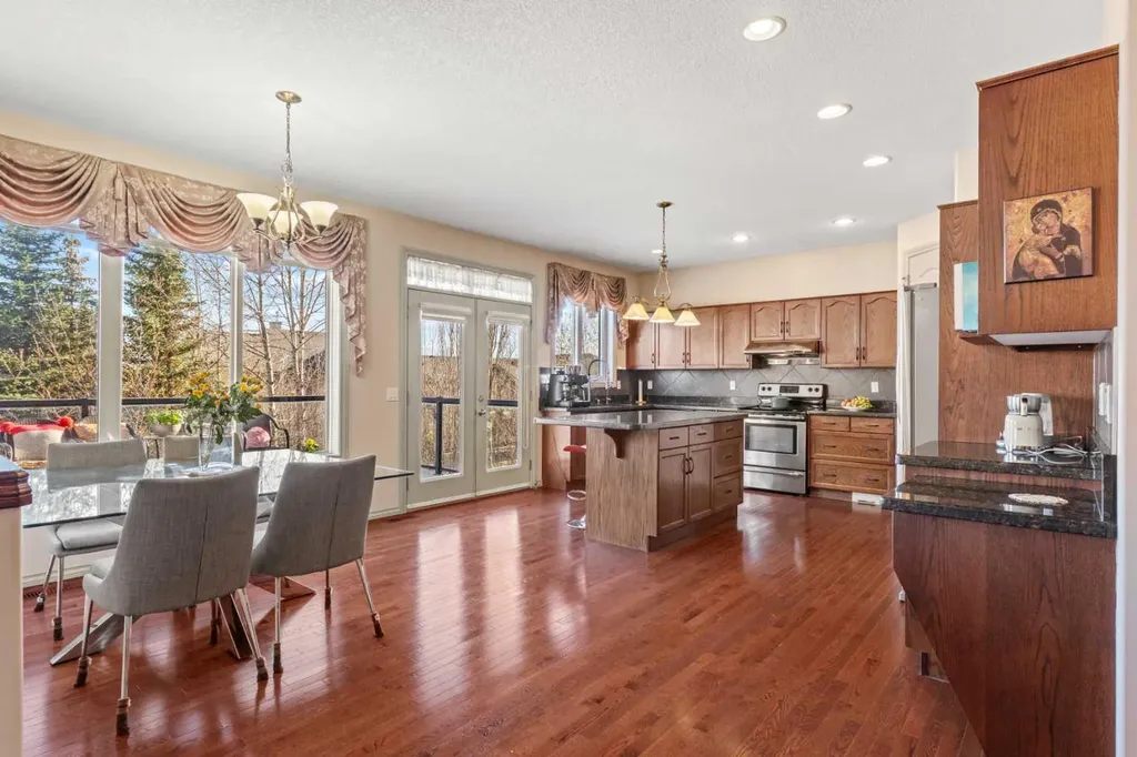 325 Discovery Ridge Way SW Calgary AB T3H5S8