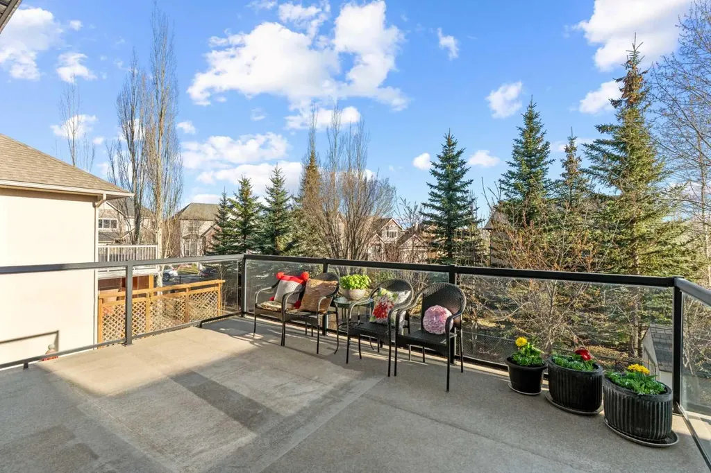 325 Discovery Ridge Way SW Calgary AB T3H5S8