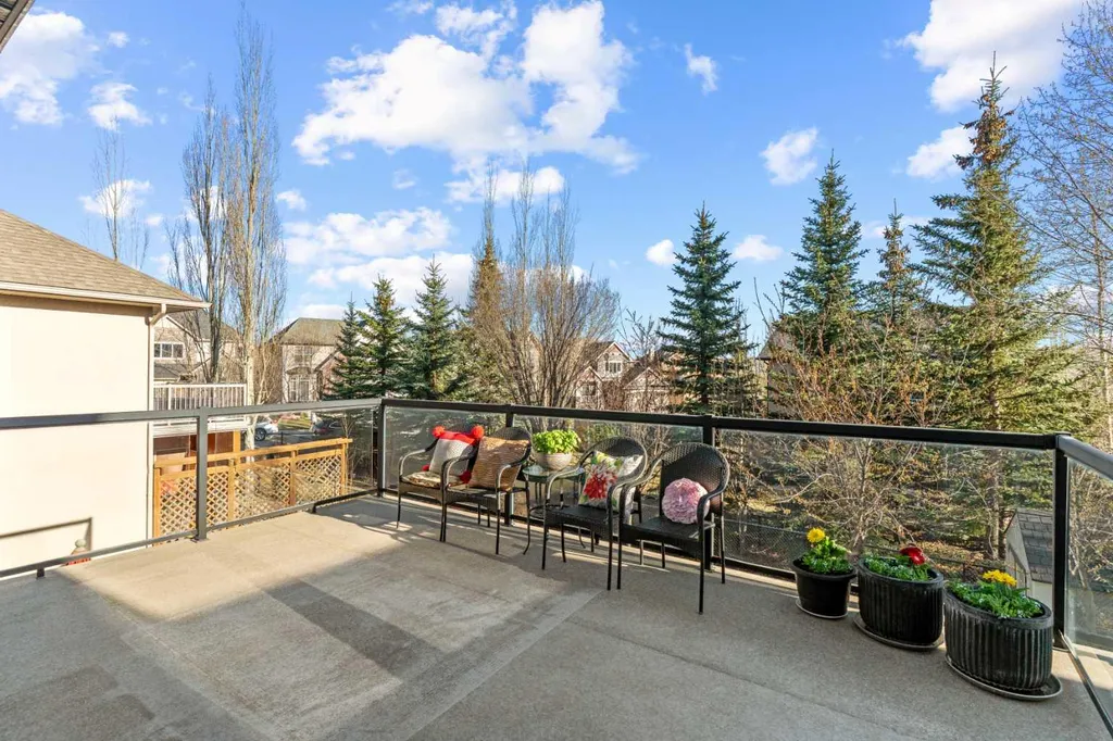 325 Discovery Ridge Way SW Calgary AB T3H5S8