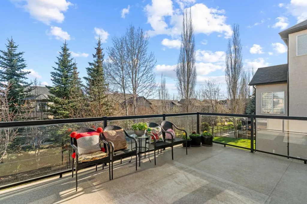325 Discovery Ridge Way SW Calgary AB T3H5S8