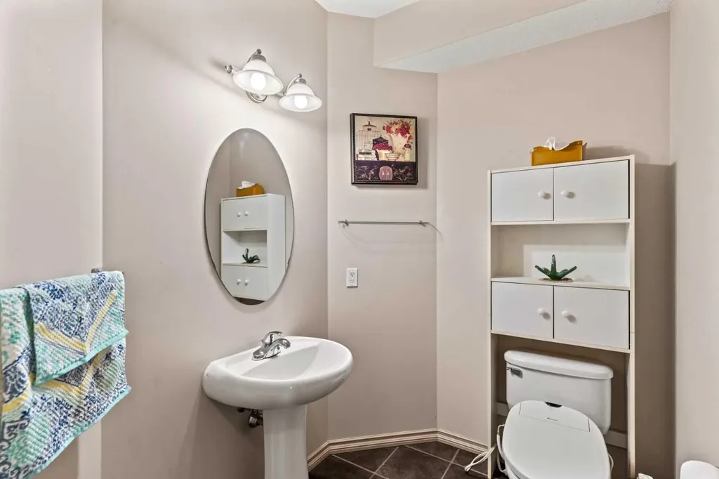 325 Discovery Ridge Way SW Calgary AB T3H5S8