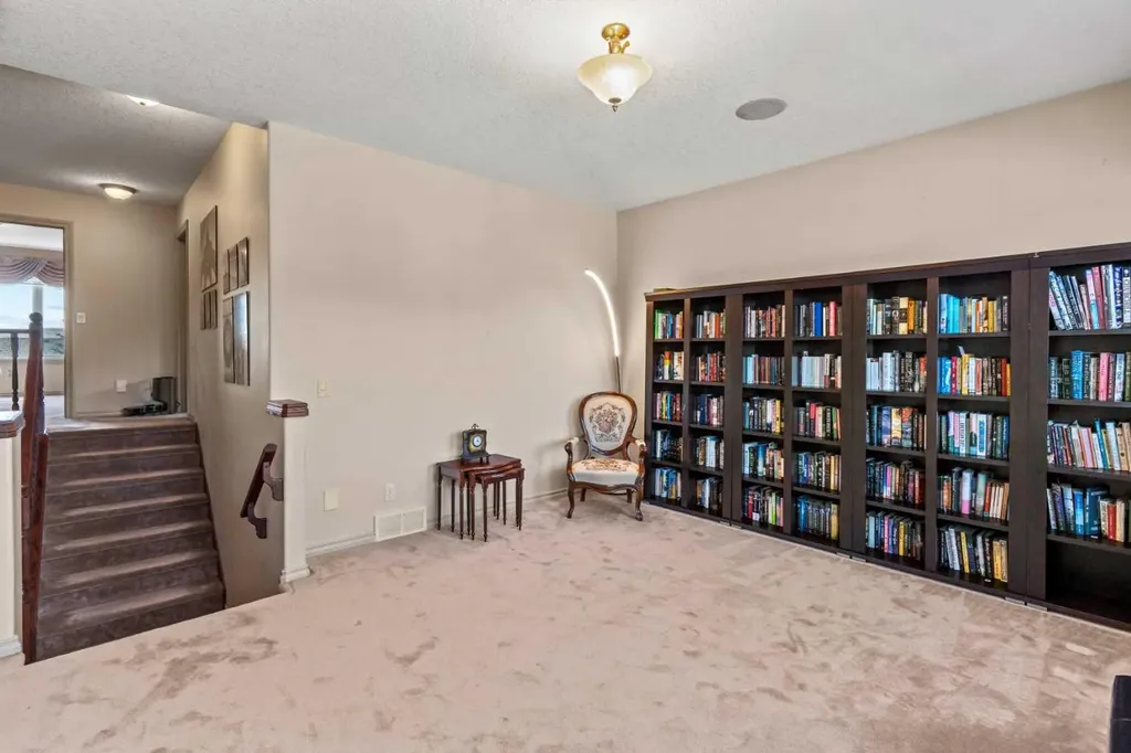 325 Discovery Ridge Way SW Calgary AB T3H5S8