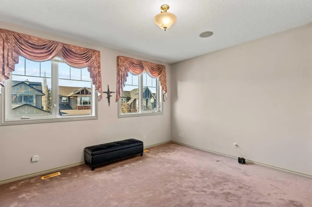 325 Discovery Ridge Way SW Calgary AB T3H5S8