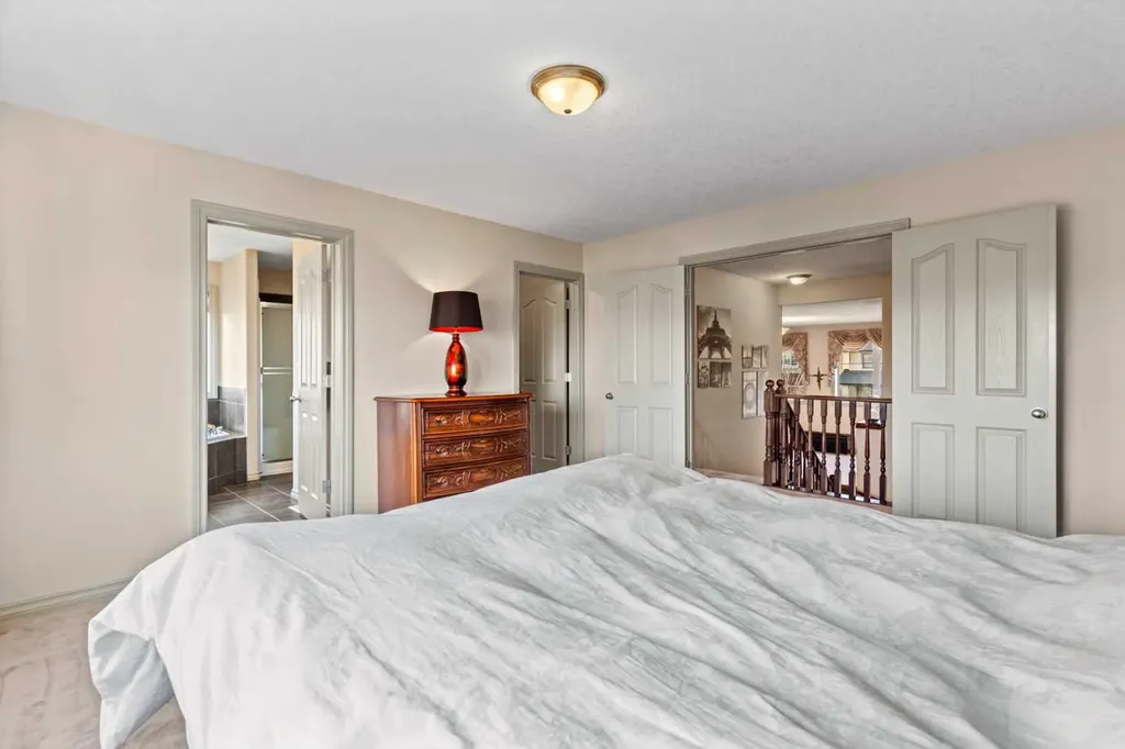 325 Discovery Ridge Way SW Calgary AB T3H5S8
