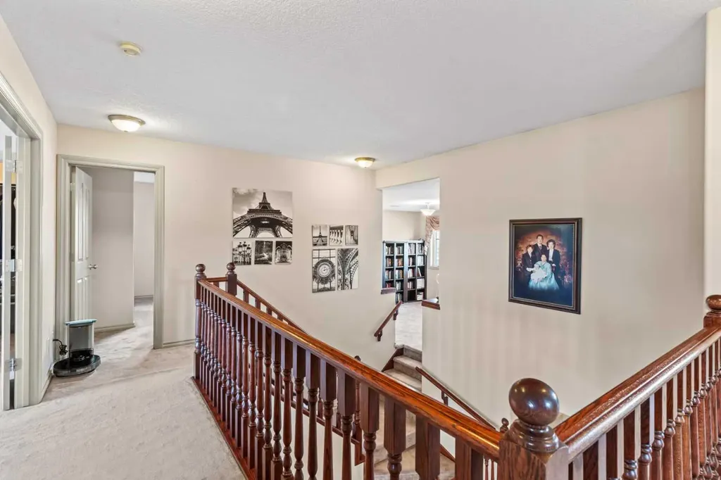 325 Discovery Ridge Way SW Calgary AB T3H5S8